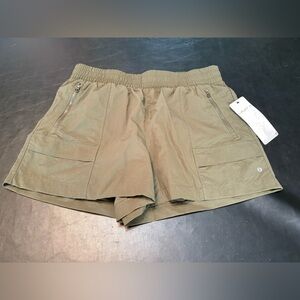 Layer 8 QWick-Dry Night Walk Cargo Active Shorts size M NWT